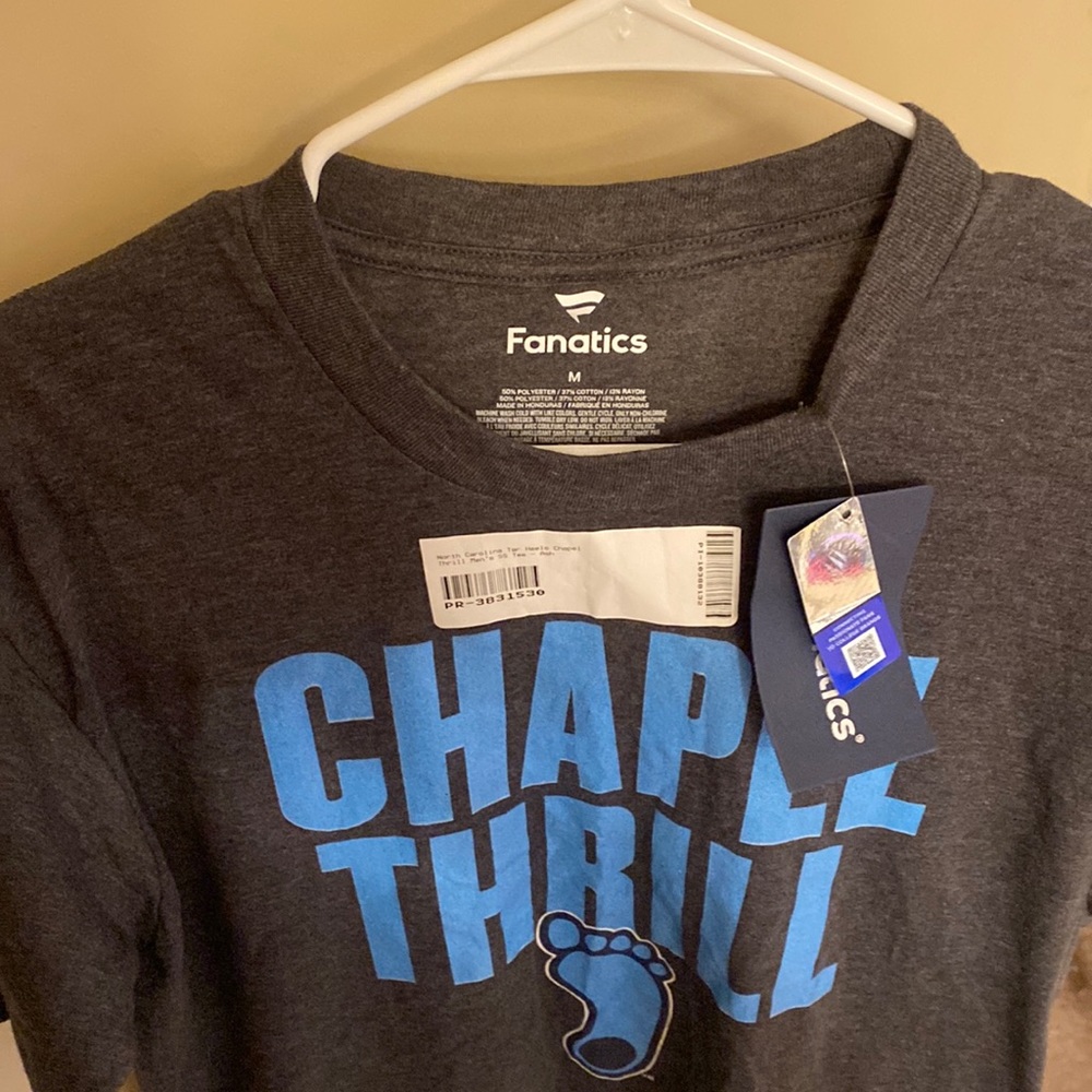 Mens Fanatics Chapel Thrill logo shirt